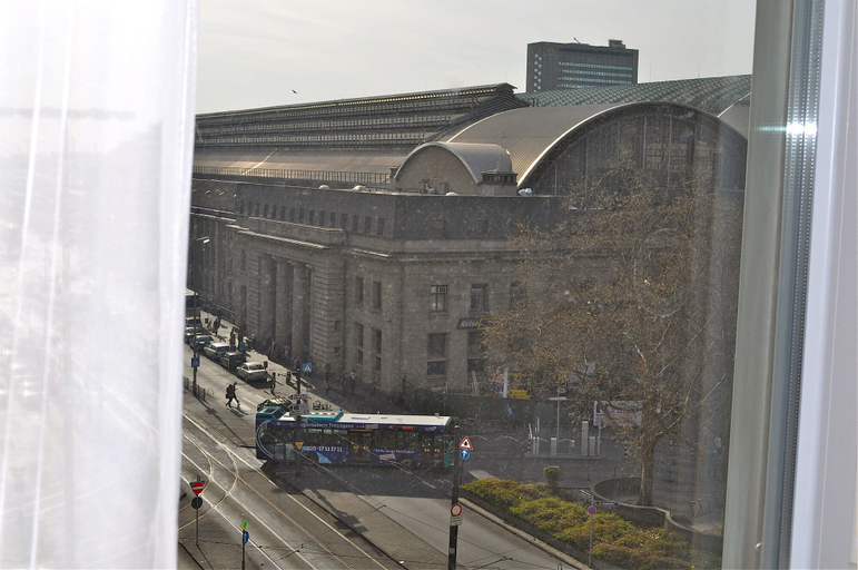 Exterior & Views 8