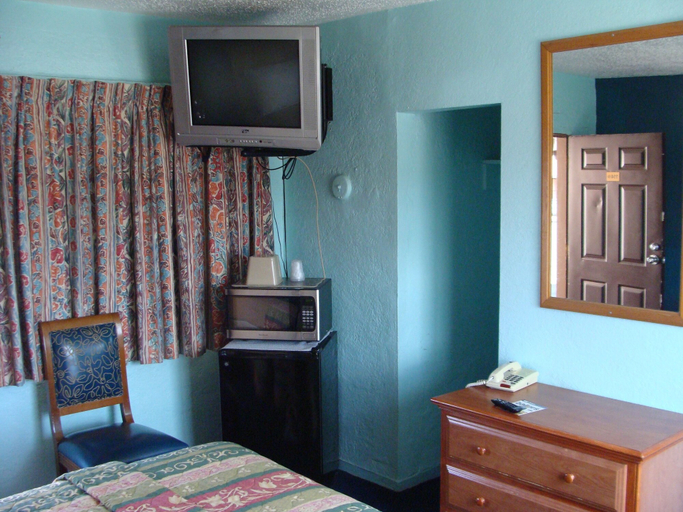 Bedroom 2, El Rancho Motel, Gila