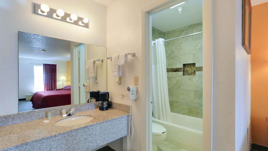 Bathroom 4, Magnuson Hotel Bradenton, Manatee