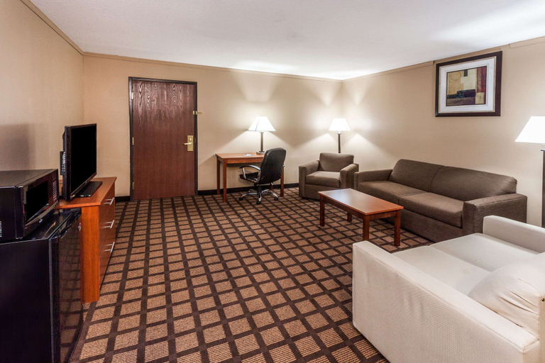 Bedroom 3, Baymont by Wyndham New Buffalo, Berrien