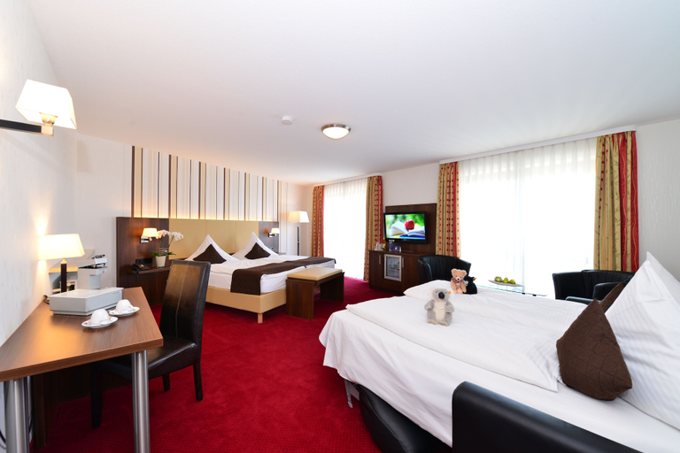 Bedroom 2, Lobinger Hotel Parkhotel, Heidenheim