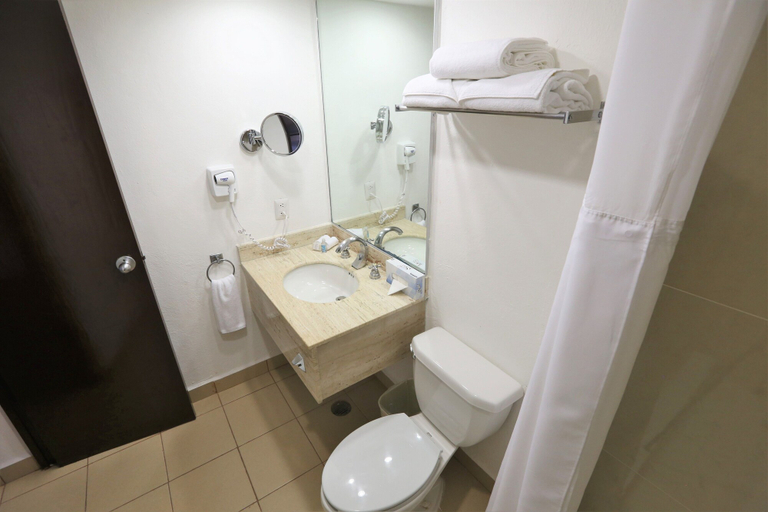 Bathroom 4, Cozumel Hotel & Resort, Cozumel