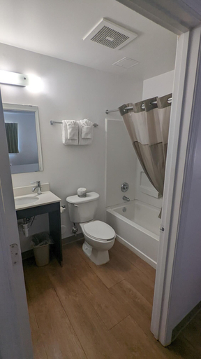 Bathroom 3, Studio 6 Extended Stay - Hampton, VA - Langley AFB Area, Hampton