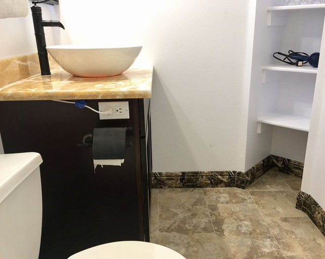 Bathroom 4, Lake View Suites, Gallatin