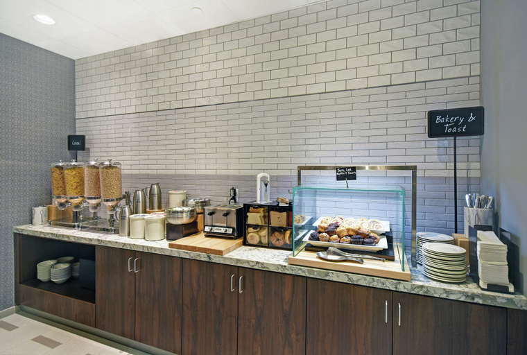 Food & Drinks 5, Embassy Suites Charleston, Kanawha