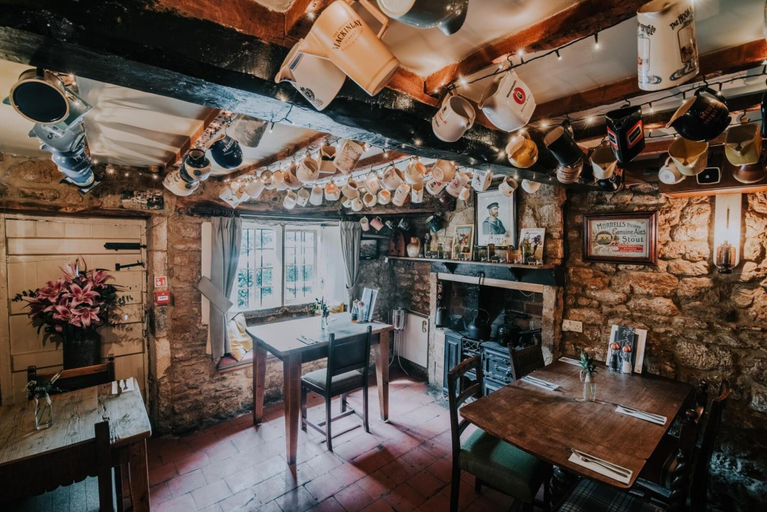 Food & Drinks 5, The Falkland Arms, Oxfordshire