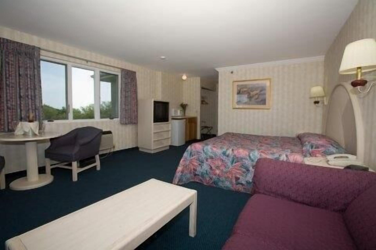 Bedroom 3, Winnapaug Inn, Washington