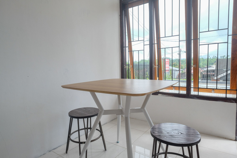 Public Area 2, RedDoorz near De La Salle Manado, Manado