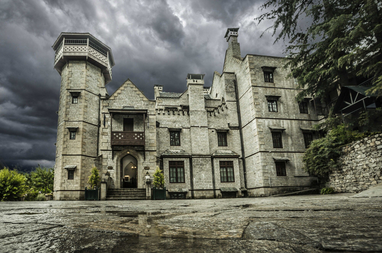 Exterior & Views