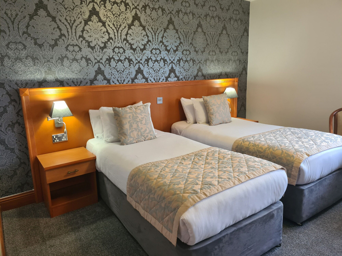 Bedroom 2, Leitrim Marina Hotel