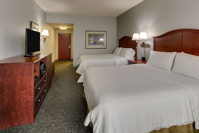 Bedroom 3, Hampton Inn & Suites Indianapolis-Airport, Indianapolis