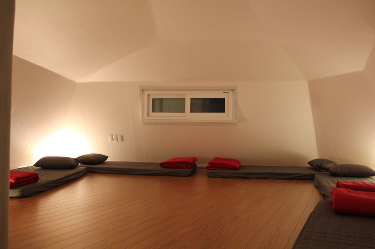 Bedroom 3, B my guesthouse - Hostel, Jung