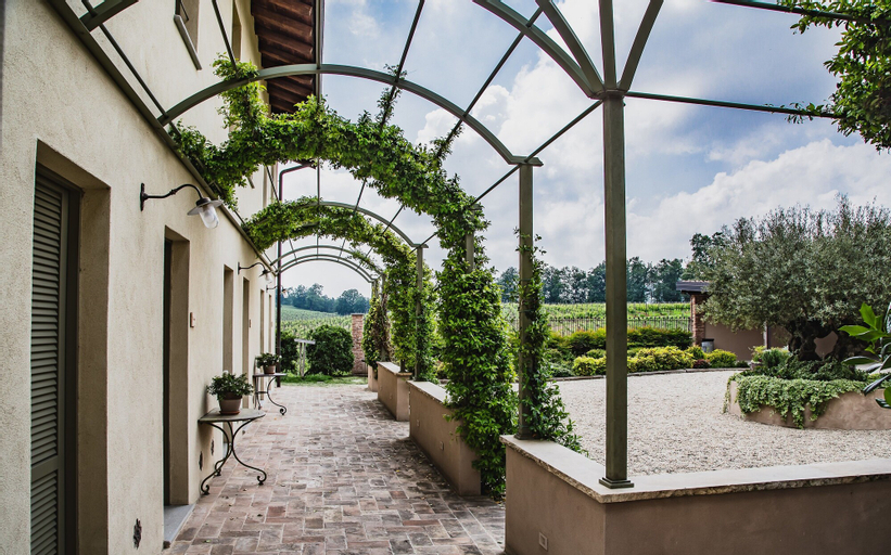 Exterior & Views 15