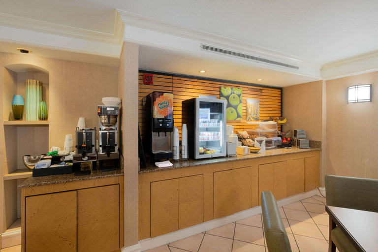 Food & Drinks 5, La Quinta Inn By Wyndham Cheyenne, Laramie