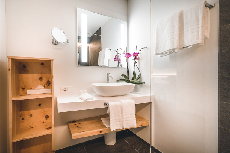 Bathroom 5, Hotel Laudinella, Maloja