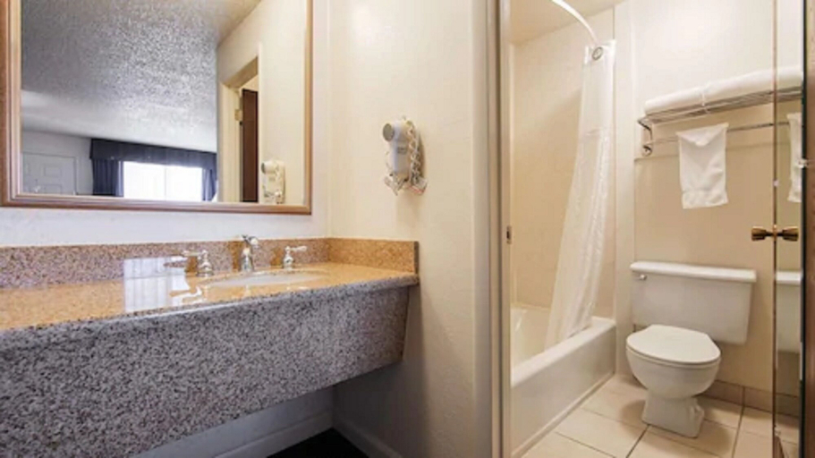 Bathroom 4, Trailside Inn, Modoc