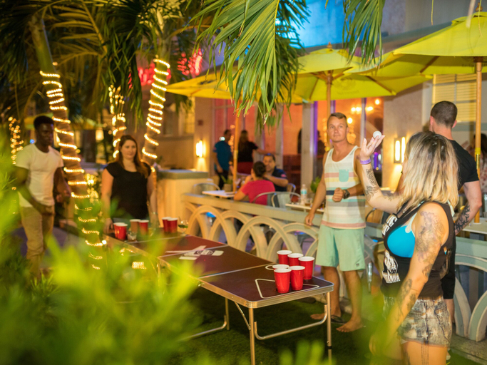 Food & Drinks 5, Beds n' Drinks Hostel, Miami-Dade