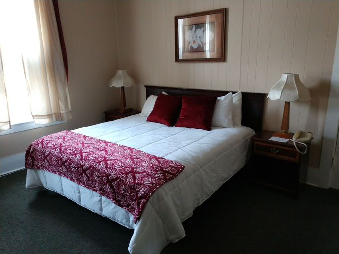 Bedroom 5, Hotel Wayne, Wayne