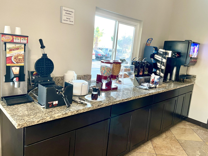 Food & Drinks 4, Econo Lodge Inn & Suites Corning Travel Center, Tehama