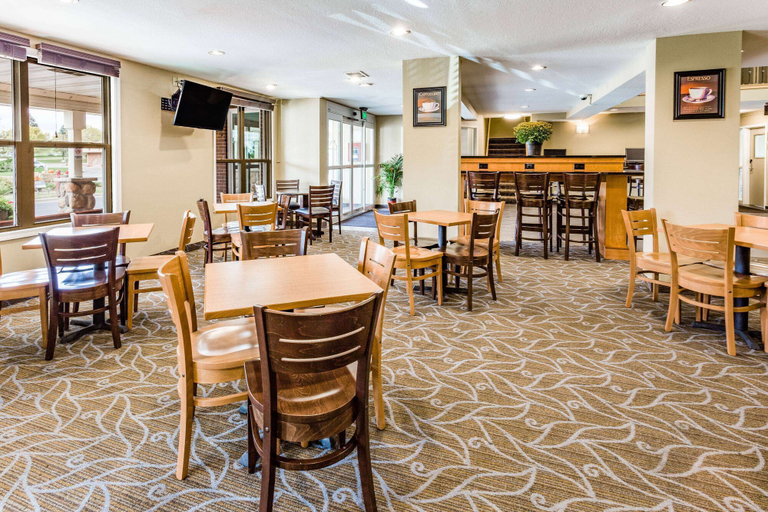 Food & Drinks 5, AmericInn by Wyndham Burnsville, Dakota