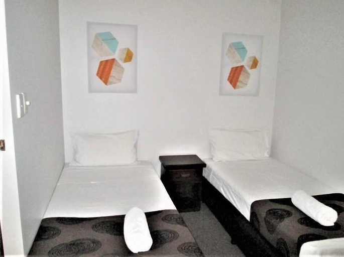 Bedroom 2, Tower Court Motel, Hervey Bay - Pt A