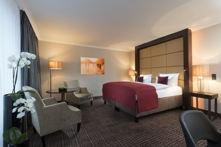 Bedroom 3, Hotel Palace Berlin, Berlin