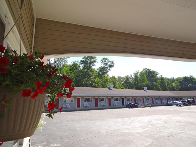 Exterior & Views 2, Gorham Motor Inn, Coos