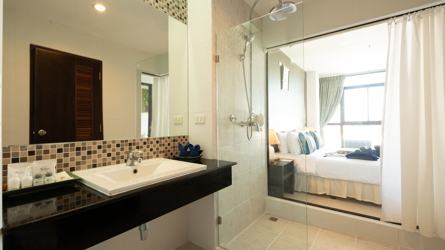 Bathroom 5, Vogue Pattaya Hotel, Pattaya