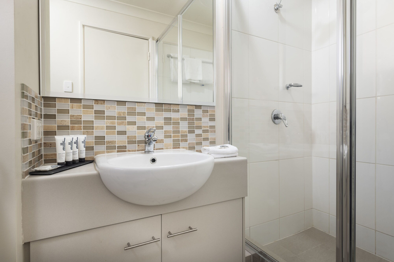 Bathroom 5, Quest Bunbury Apartment Hotel, Bunbury