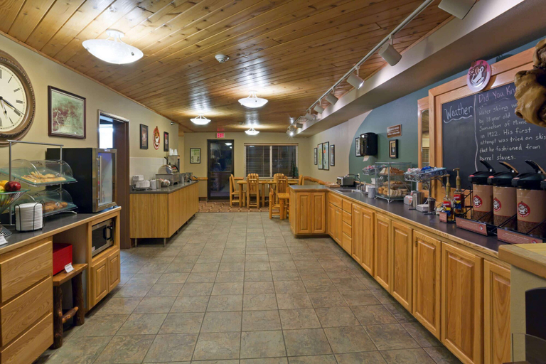 Food & Drinks 4, AmericInn by Wyndham Pequot Lakes, Crow Wing
