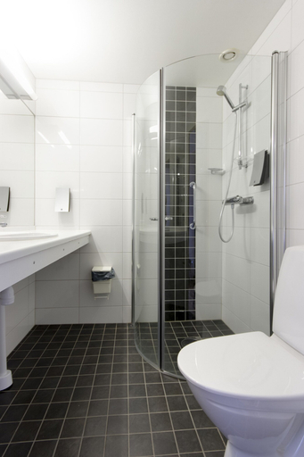Bathroom 4, First Hotel Statt Örnsköldsvik, Örnsköldsvik