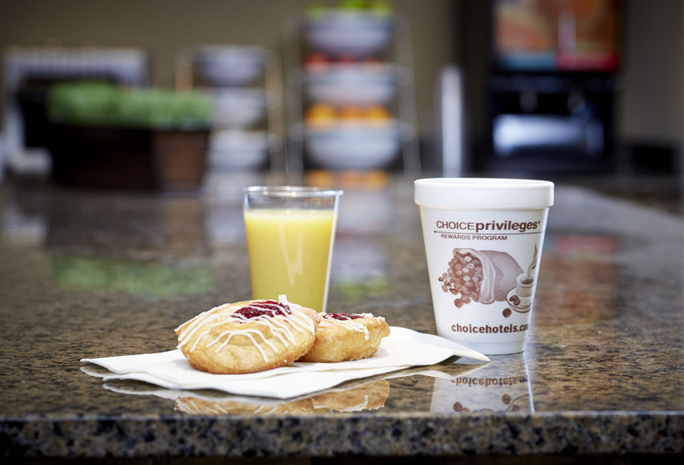 Food & Drinks 4, Comfort Suites Saskatoon, Division No. 11