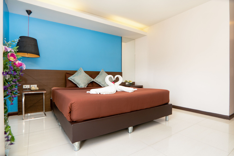Bedroom 3, Grand Alpine Hotel, Ratchathewi