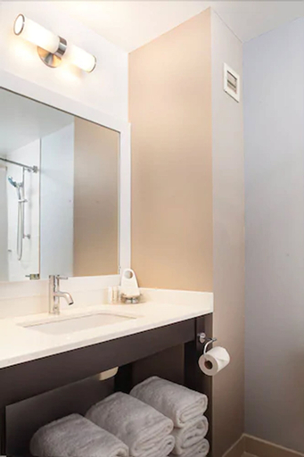 Bedroom 5, Courtyard by Marriott New York JFK Airport, New York