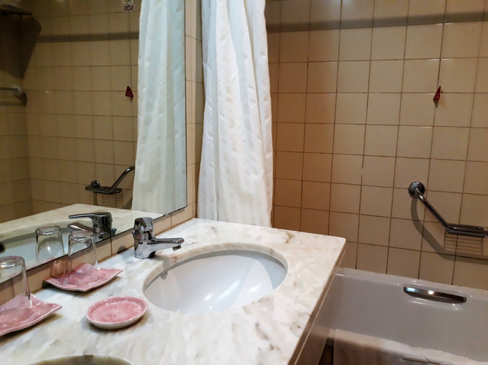 Bathroom 5, Hotel Quinta da Penha de França, Funchal