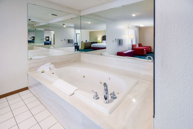 Bathroom 4, Alliance Hotel & Suites, a Howard Johnson by Wyndham, Box Butte