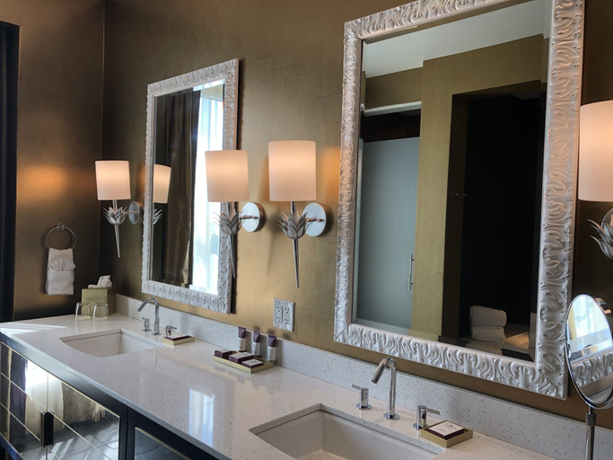 Bathroom 5, The Guest House at Graceland, Shelby