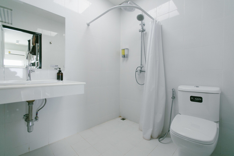 Bathroom 5, Diff Hostel, Ratchathewi