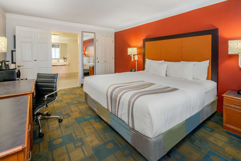 Bedroom 3, La Quinta Inn & Suites by Wyndham Irvine Spectrum, Orange