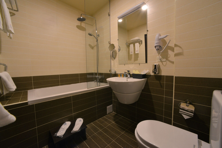 Bathroom 3, Minotel Barsam Suites, Yerevan
