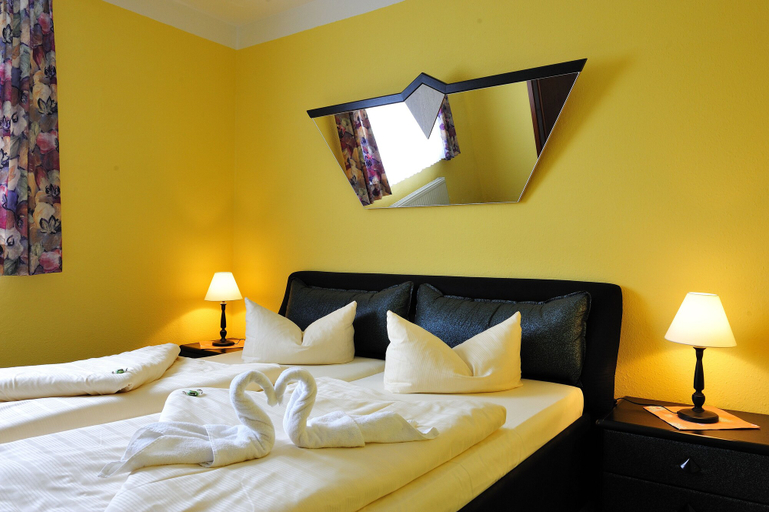 Bedroom 4, Gasthaus Zum Rethberg, Nordwestmecklenburg