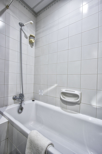 Bathroom, Canifor Hotel, Saint Paul's Bay