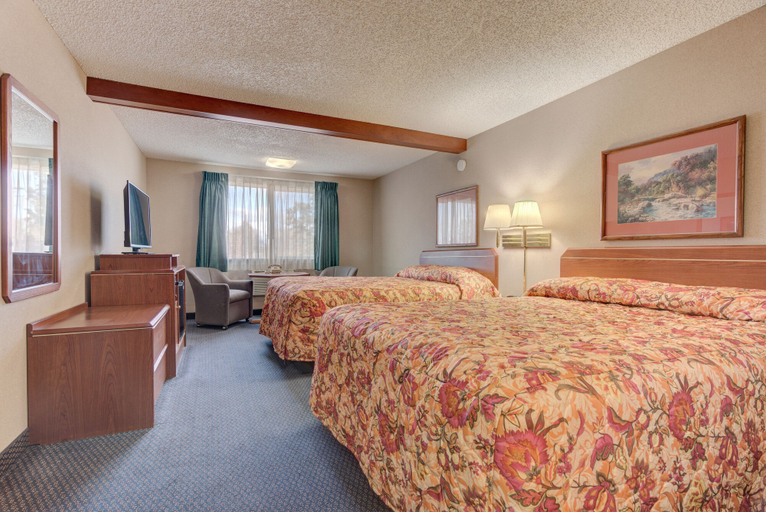 Bedroom 2, Redmond Inn, Deschutes