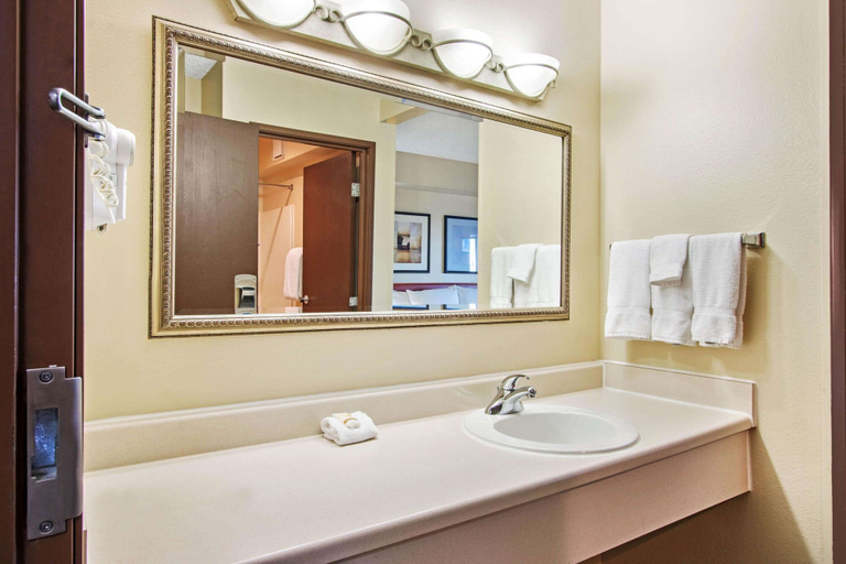 Bathroom 4, La Quinta Inn & Suites by Wyndham Albuquerque Journal Ctr NW, Bernalillo