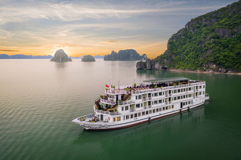 Huong Hai Sealife Cruise, Hạ Long