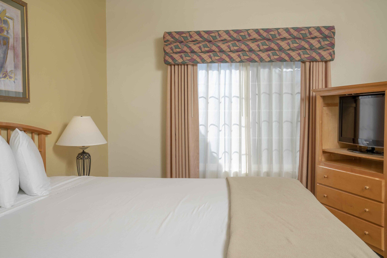 Bedroom 2, Raintree's Cimarron Golf Resort, Riverside