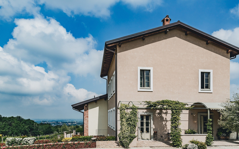Exterior & Views 28