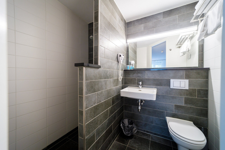 Bathroom 4, Bastion Hotel Maastricht Centrum, Maastricht