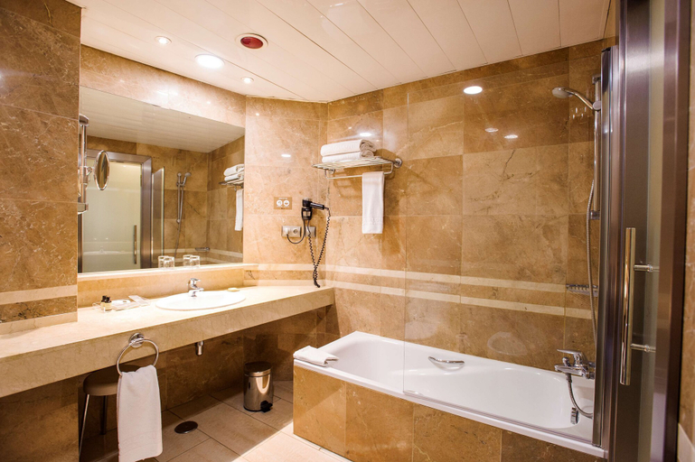 Bathroom 5, Catalonia Conde de Floridablanca, Murcia