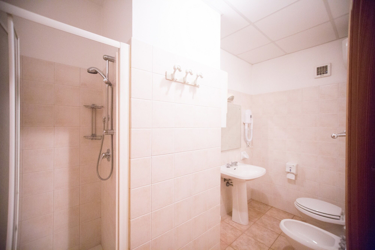 Bathroom 5, Hotel I Tigli Corinaldo Albergo Diffuso, Ancona